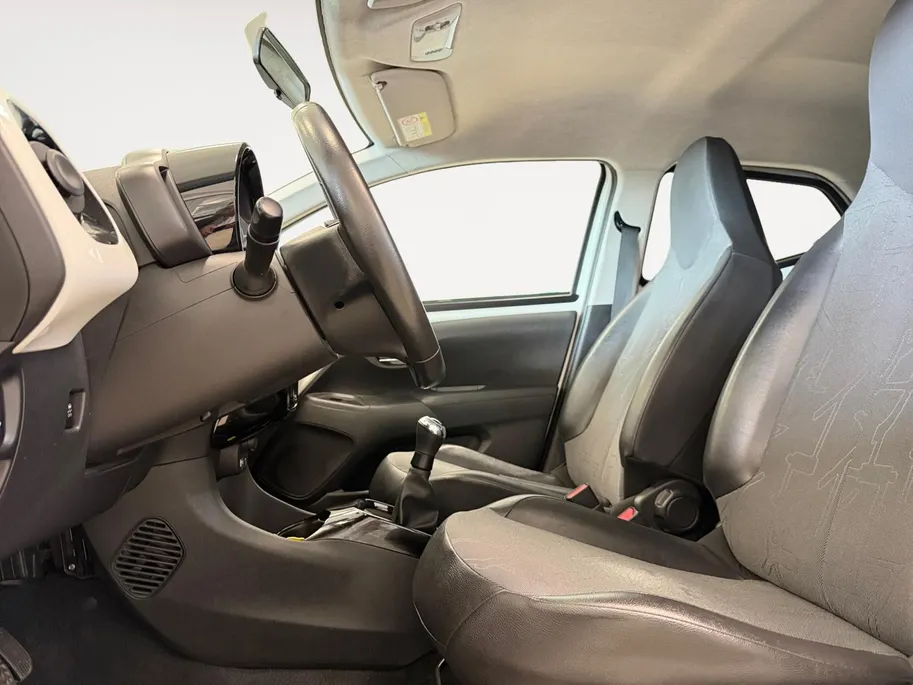 Toyota Aygo 1.0 X-JOY | NAVI | CAMERA | DEALERONDERHOUDEN |