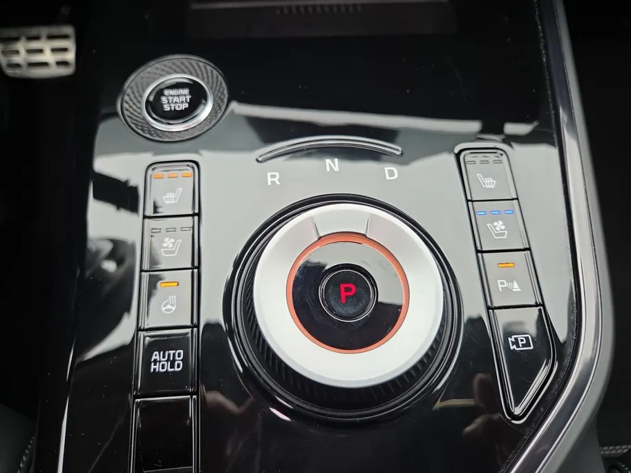 Kia Niro 1.6 GDi Hybrid ExecutiveLine Meest luxe uitvoering | Dealer onderhouden | Schuif-/kanteldak | Cruise Control Adaptief | Dodehoek Detectie | Head up Display | Stoelverwarming en Ventilatie | Harman/Kardon | Android & Carplay | NAP