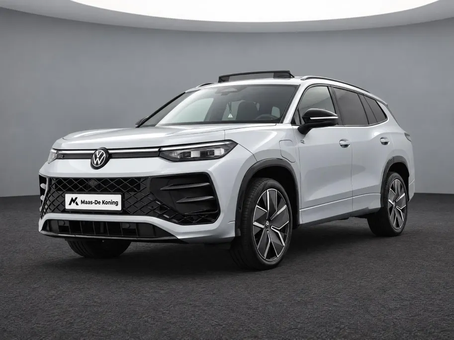 Volkswagen Tayron 1.5 272pk DSG eHybrid R-Line Edition · SOH 100% · Panoramadak · 360 Camera · Wegklapbare Trekhaak · Stoelverwarming · Apple/Android Car Play · 20'' Inch · Garantie t/m 03-11-2029 of 100.000km · EXTRA INRUILKORTING ·