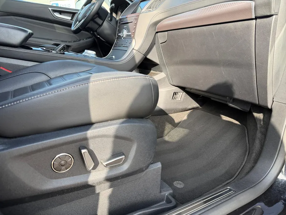 Ford Galaxy 2.5i HEV | Dealer onderhouden | Automaat | Pano dak | BLIS | 7 persoons | Lederen bekleding | Winter pack | Parkeersensoren voor en achter | Achteruitrijcamera | Cruise control | Apple carplay & Android auto | Privacy glas | Bovag garantie |