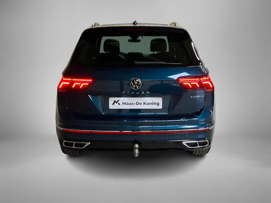 Volkswagen Tiguan 1.4TSIeHybrid 180kW/245PK R-Line DSG · Panoramadak · Trekhaak · 360°Camera + Parkeersensoren · Keyless entry