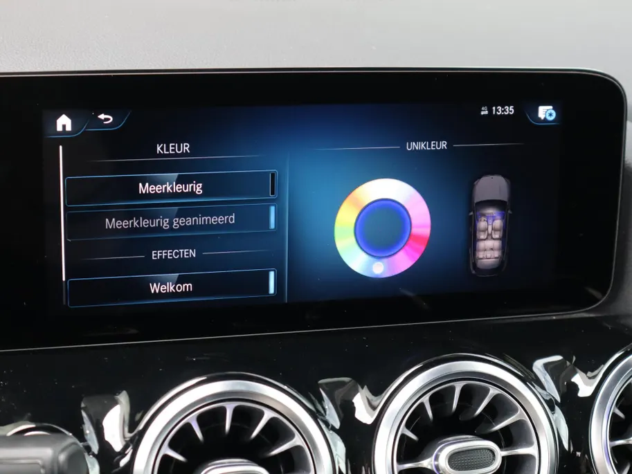 Mercedes-Benz GLA 200 Business Solution AMG l Trekhaak l Keyless l Panoramadak l Ambiente lichtpakket