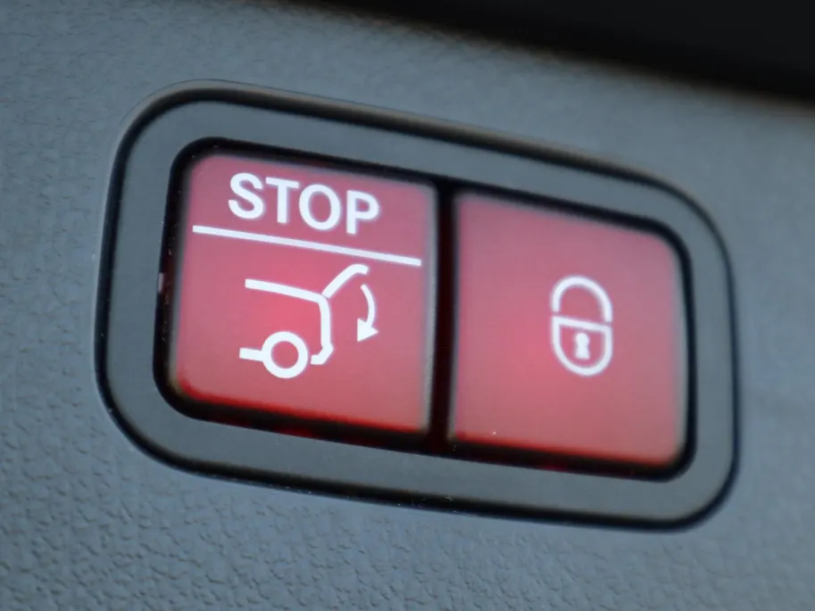 Mercedes-Benz C-Klasse Estate 200 Launch Edition Luxury Line l Keyless l Achteruitrij camera l Stoelverwarming l Leder