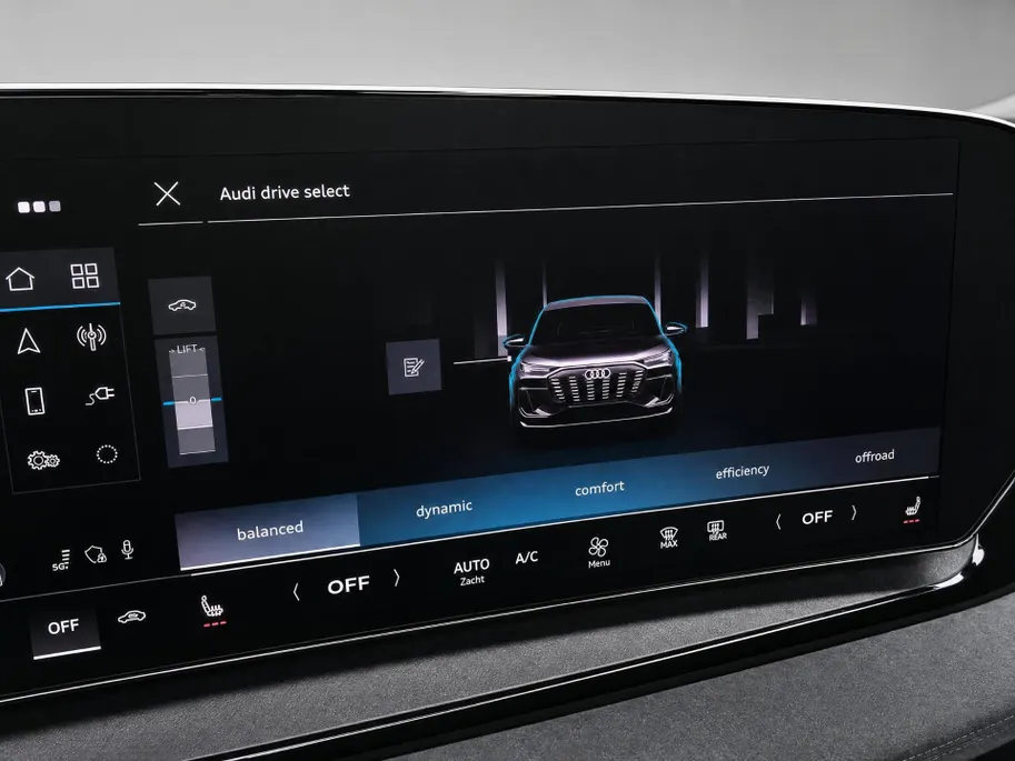 Audi Q6 e-tron S edition 306pk performance 100 kWh · Panoramadak · Luchtvering · Trekhaak · 360 Camera · Warmtepomp · Head-Up · Elek. Voorstoelen · 21'' Inch · 24-11-2030 of 100.000km
