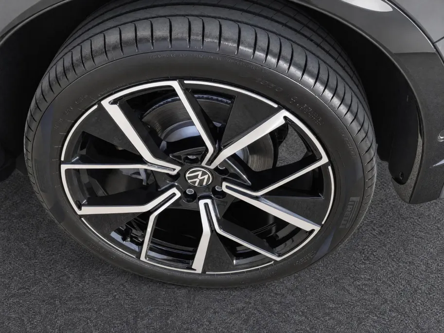 Volkswagen Tiguan 1.5eHybrid 200kW/272PK R-Line · Panoramadak · Trekhaak · 360°Camera + Parkeersensoren · Garantie t/m 20-07-2030 of 100000km.