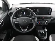 Hyundai i10 1.0 Comfort | Carplay | Airco | Cruise | NU Rijklaarprijs! Incl.12 Maanden, APK, Onderhoudsbeurt etc! Premiumpakket gratis!