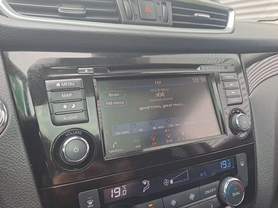 Nissan QASHQAI 1.3 DIG-T Design Edition | Automaat | Trekhaak | Pano Dak | Navi | Cruise | Camera | Apple Carplay/Android Auto | Stoel verrw.