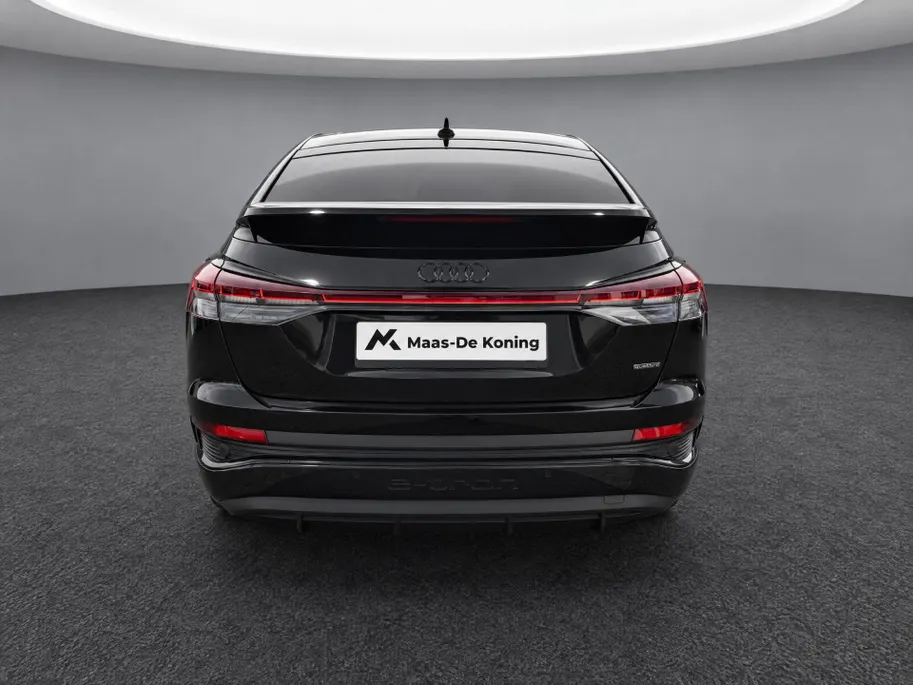 Audi Q4 Sportback e-tron 45 quattro 82 kWh / 285pk S Edition · SONOS · Trekhaak  · Camera  · Elektrische stoelverstelling · Stoelverwarming · Apple/Android Car Play · 20'' ·