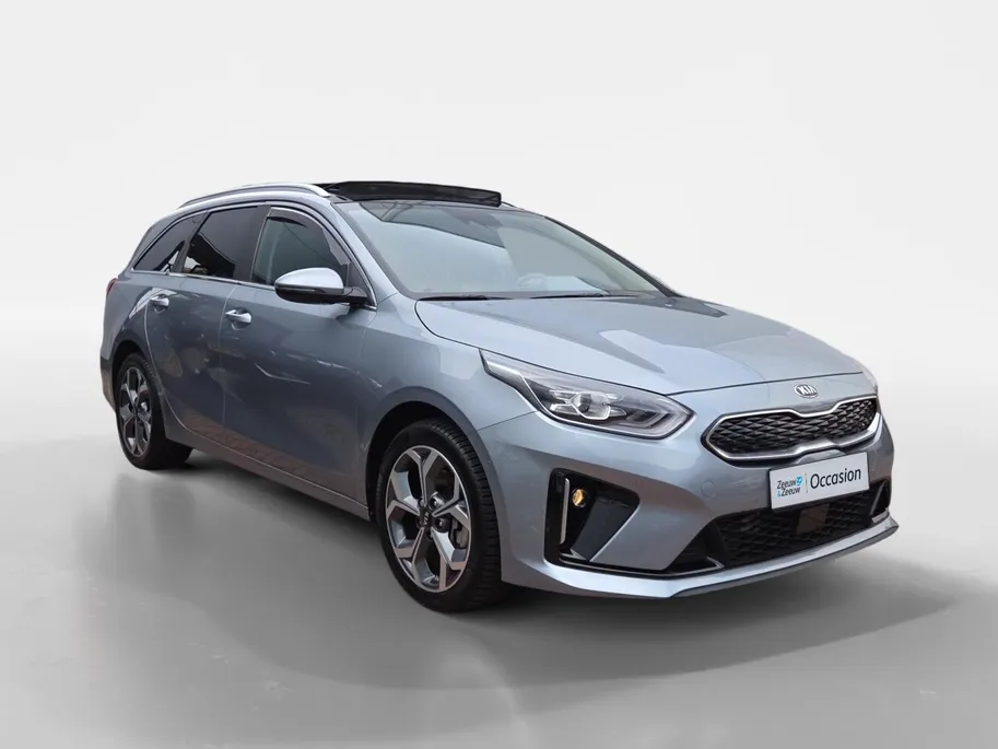 Kia Ceed Sportswagon 1.6I PHEV ExecutiveLine | Automaat | Dealer onderhouden | Panorama dak | Stoelverwarming en Ventilatie | Dodehoek Detectie | Leder | Carplay | Camera | Cruise Control Adaptief |