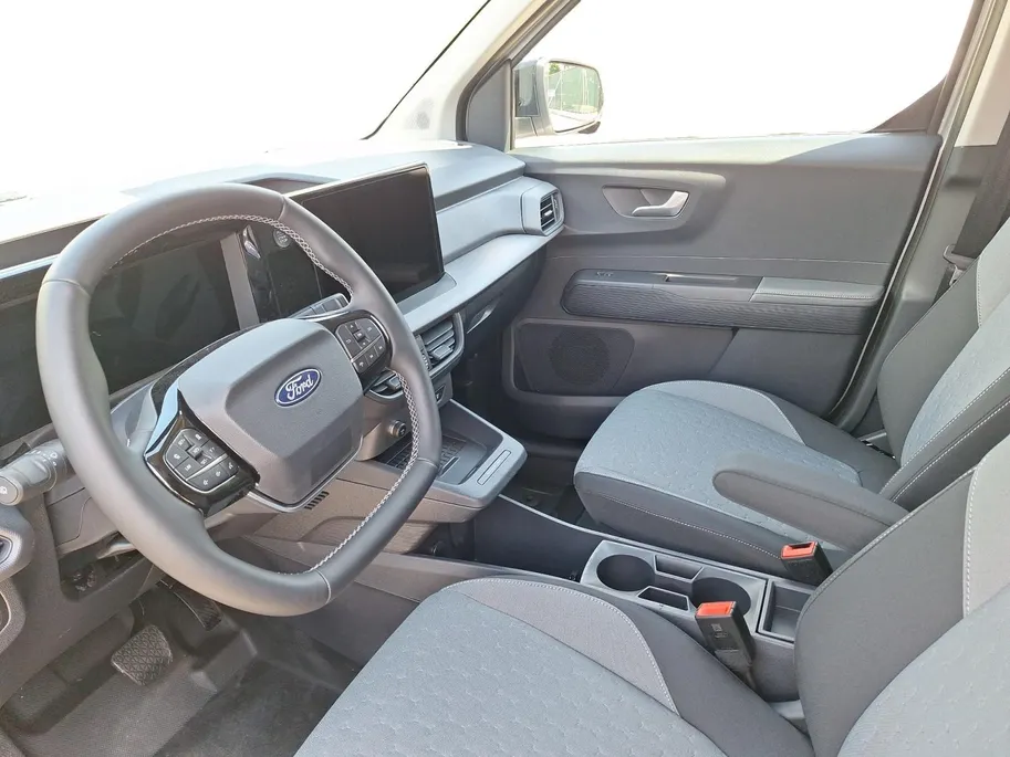 Ford E-Transit Courier Limited 44 kWh | Driver assistancepack | Winterpack | Trekhaak | Led laadruimteverlichting | Climate Control | Verwarmbare stoelen | Camera | 17' Lichtmetaal |te bestellen