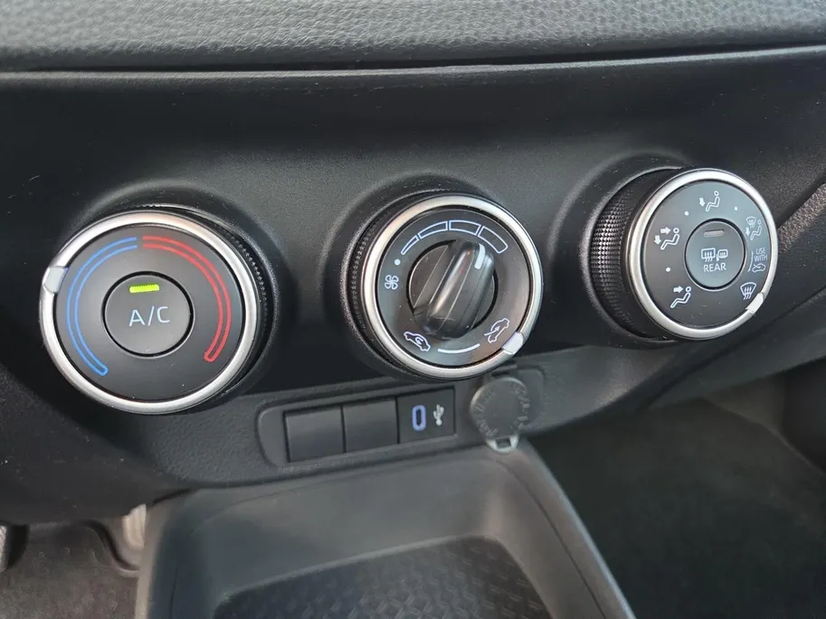 Toyota Aygo X 1.0 VVT-i MT Play | Zeer nette auto | Apple CarPlay & Android Auto | Camera | 100 % onderhouden | Fabrieksgarantie t/m 8-2034 |