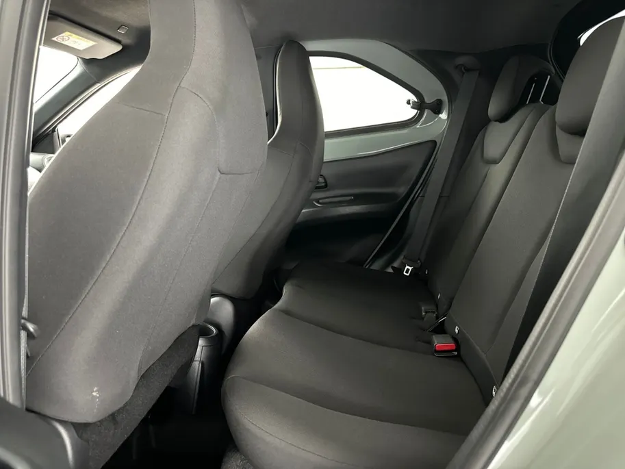 Toyota Aygo X 1.0 VVT-i S-CVT Pulse Plus Automaat | Keyless Entry | Parkeersensoren voor + achter | 17'' L.M. Velgen