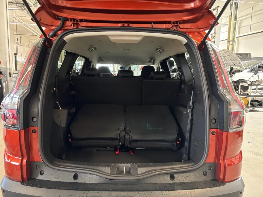 Dacia Jogger 1.8 hybrid 155 limited edition 7p. AUTOMAAT NAVI AIRCO CAMERA CRUISE CONTROLE APPLE CARPLAY ANDROID AUTO LM VELGEN 7 STOELEN !!LET OP RIJDENDE DEMO VRAAG NAAR ACTUELE KMSTAND!!!