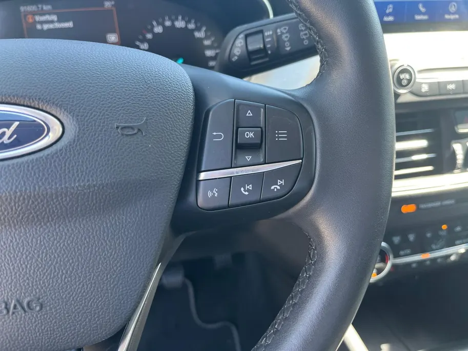 Ford Focus 1.0 EcoBoost Titanium Business | Dealer onderhouden | NL auto | Adapt. cruise control | Winter pack | Parkeersensoren voor en achter | Achteruitrijcamera | B&O audio | 17' lichtmetalen velgen | Bovag garantie |