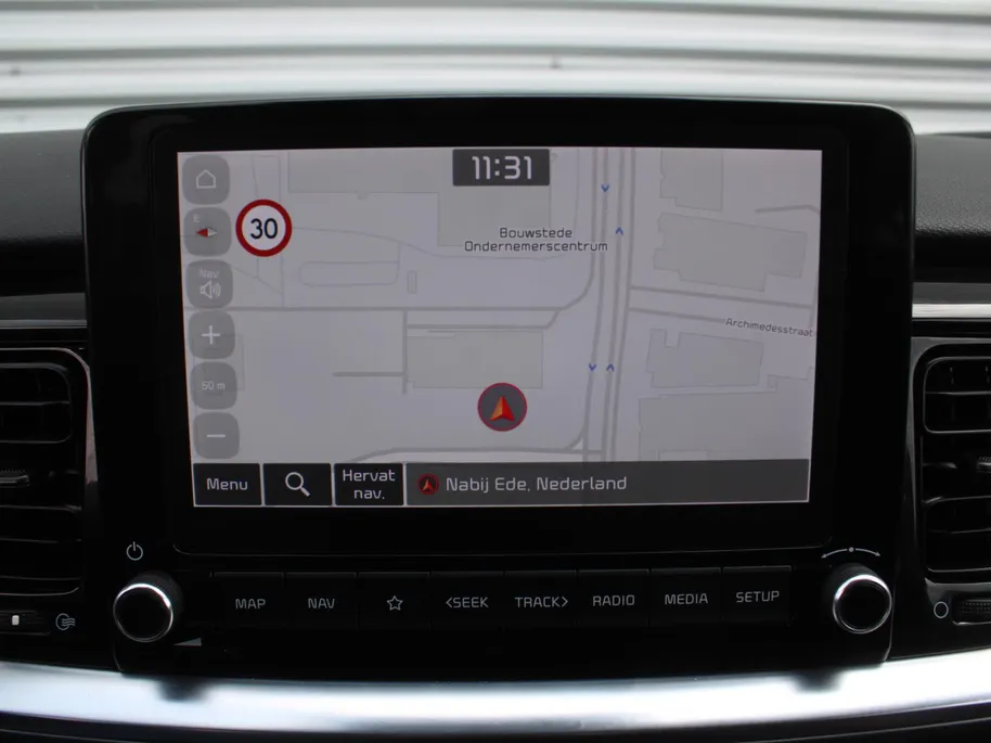 Kia Stonic 1.0 T-GDi MHEV DynamicPlusLine | Stuur-/stoelverwarming | Camera | Clima | Cruise | 16' LM | Navi | LED | Keyless |