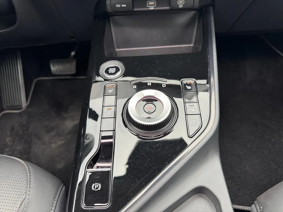 Kia Niro 1.6 GDi Hybrid DynamicPlusLine | Head up display | Elektrische achterklep | Stoel-en stuurverwarming | Lederen bekleding | Schuif/kantel dak | Parkeersensoren v +a