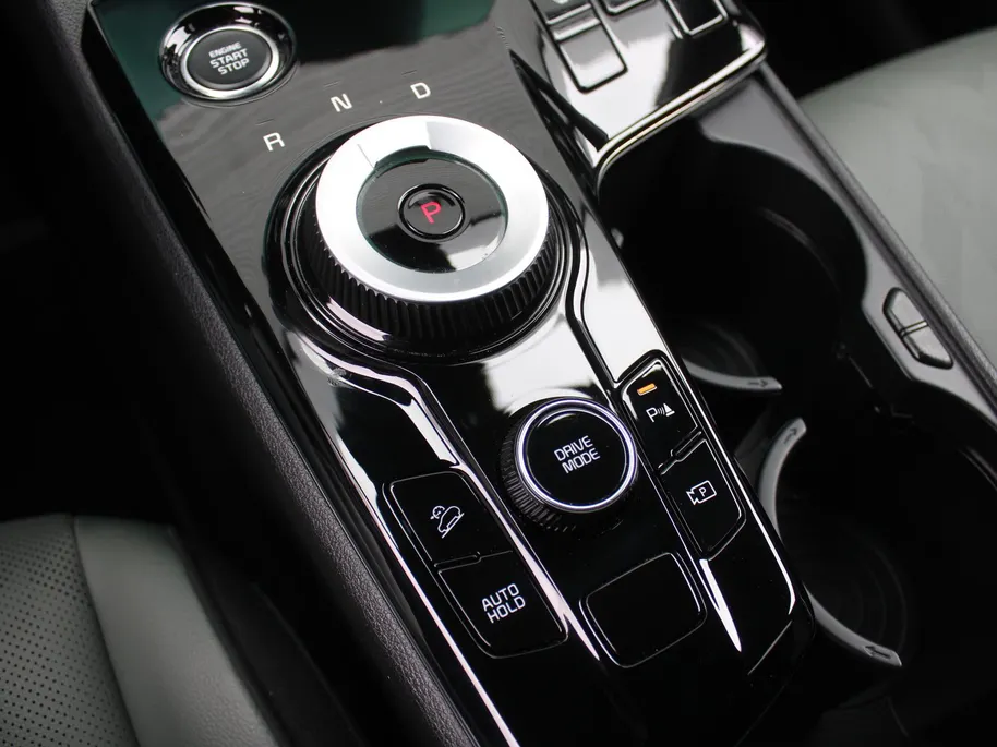 Kia Sportage 1.6 T-GDi Hybrid Dark Edition | Stuur-/stoelverwarming v+a | Camera | Elek. stoelverstelling | 18' LM | Cruise adapt. | Navi | Clima | Half leer/suède |