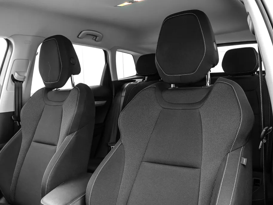 Škoda Karoq 1.5 TSI ACT 150pk DSG Business Edition · Camera · Inklap. Trekhaak · Keyless · Stuur- & Stoelverwarming · Apple/Android Car Play · ACC · Garantie t/m 02-07-2028 of 100.000km