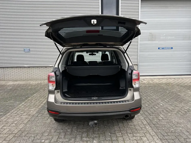 Subaru Forester 2.0 Luxury Plus Eyesight Automaat | Trekhaak | 17' LM Velgen | Climate Control | Elek. Schuif/Kantel Dak