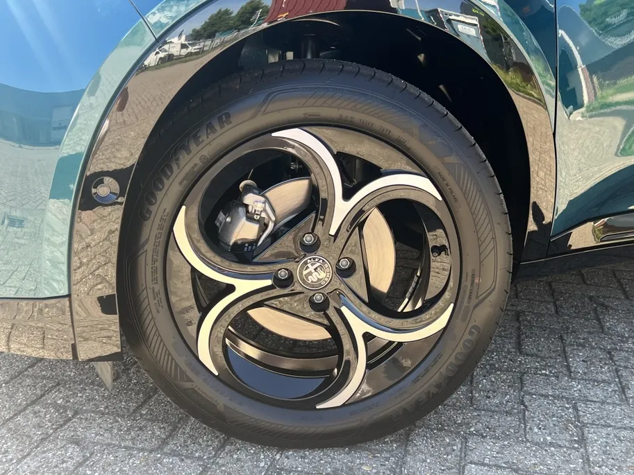 Alfa Romeo Junior 1.2 Turbo 136 PK Ibrida Speciale | Techno | Pano | Camera | Navi
