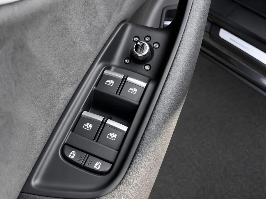 Audi Q7 55 TFSIe 280kW/381PK quattro S Line · Panoramadak · Trekhaak · Luchtvering · 360gr camera · Dodehoeksensor · 21'' · Servosluiting · Adaptive Cruise Control ·