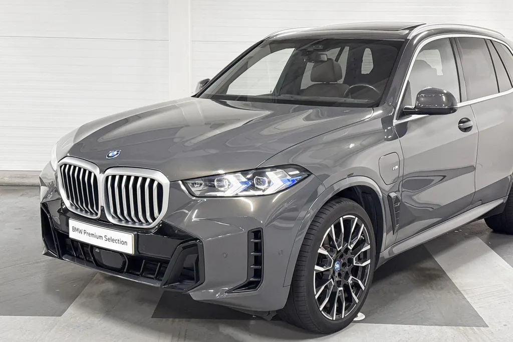BMW X5 xDrive50e Launch Edition