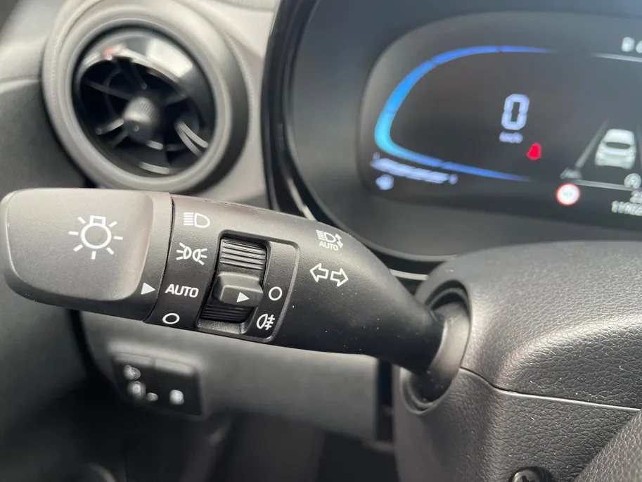 Hyundai i10 1.0 Comfort | Android auto/Carplay | Airco| Navigatie | All season banden | Achteruitrijcamera| Parkeersensoren achter| ZEER WEINIG KILOMETERS!