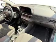 Hyundai Bayon 1.0 T-GDI Comfort | Navigatie | Achteruitrijcamera | Parkeersensoren achter | Airco | Cruise Control | DEALER AUTO