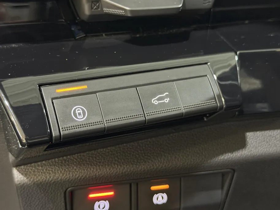 Renault Austral 200PK E-Tech Full Hybrid Esprit Alpine Automaat | 360 Camera | Elektrische Voorstoelen | Climate Control | Stoelverwarming | Digital Cockpit | Apple CarPlay/Android Auto | Lichtmetalen Velgen | Full LED |