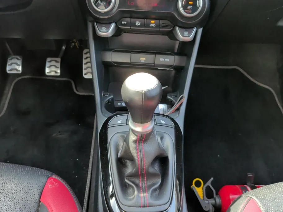 Kia Picanto 1.0 DPi GT-line 5p | Dealer onderhouden | Stoelverwarming NU Rijklaarprijs! Incl.12 Maanden, APK, Onderhoudsbeurt etc! Premiumpakket gratis!
