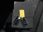 Volkswagen Tiguan 1.5 eHybrid R-Line Edition | Elek. trekhaak | Schuifdak | Stuur-/stoelverwarming + massage | Camera | 20' LM | HUD | LED | Dodehoek detectie | Nieuwstaat | BTW auto |