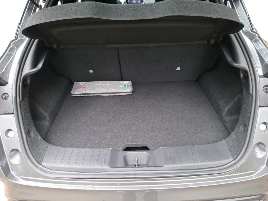Nissan Juke 1.0 DIG-T N-Connecta | Licht metalen velgen| Metallic lak| Parkeersensoren voor en achter| Navi icm Apple/Android auto | 1ste eigenaar | Lage kilometerstand