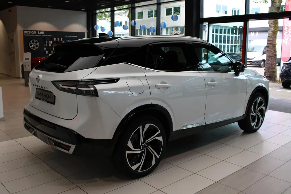 Nissan QASHQAI 1.3 MHEV Xtronic Tekna Plus | 1800KG TREKGEWICHT | €5.000,- VOORRAAD KORTING! | FULL OPTION |
