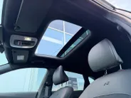 Hyundai Kona Electric N Line Sky 64.8 kWh | Navigatie| Schuif-kantel dak| Head up display| Stoelverwarming/koeling| 360 graden camera|
