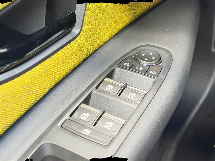 Renault 5 comfort range iconic cinq 52 kWh Nu met 1600,- voorraad korting , Pack Safety & Advanced Driving Assist , allseason banden , Apple Carplay/Android Auto , stoel en stuurverwarming , navigatiesysteem , veel mooie opties.