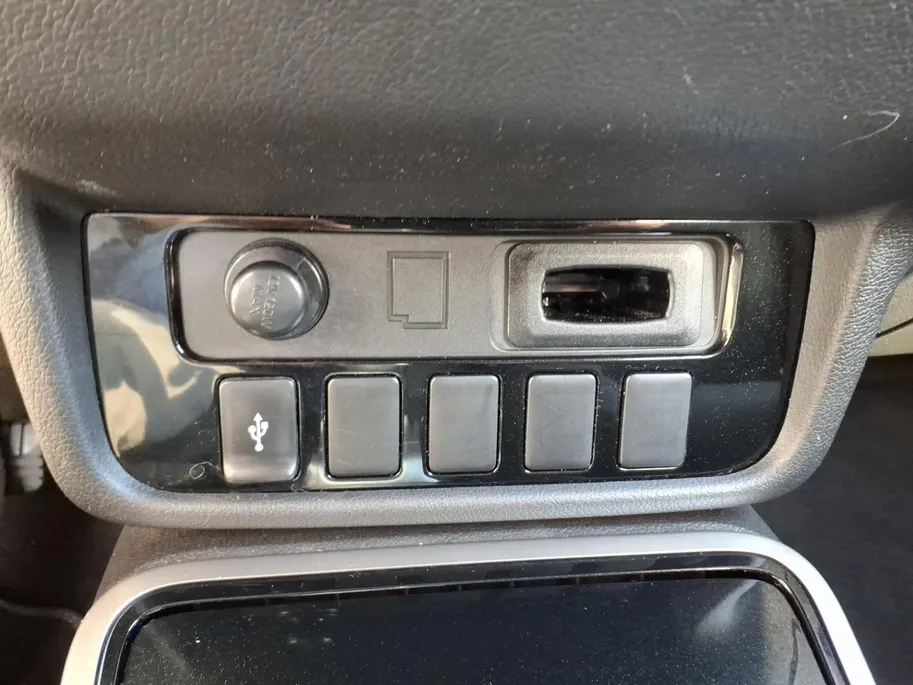 Mitsubishi Outlander 2.4 PHEV Pure Apple Carplay/Android Auto , electronic climate controle , cruise control , kunstlederen bekleding , lichtmetalen velgen 16' , voorstoelen verwarmd