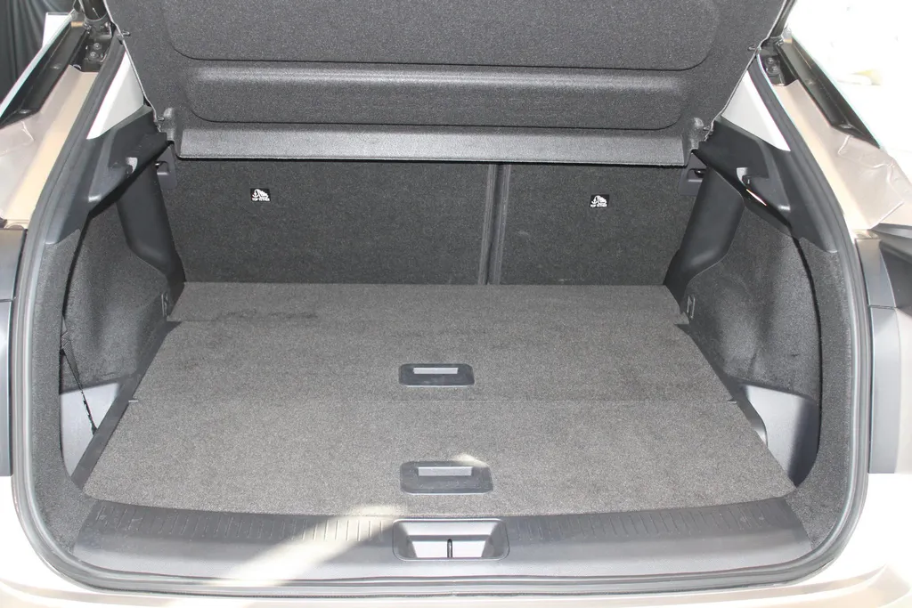 Nissan ARIYA Evolve 66 kWh | 22KW Lader| Afneembare trekhaak| Apple carplpay& Android auto| 360grd Camera| Stoelverwarming en verkoeling| Elektrisch verstelbare stoelen| Luxe bekleding| Dealer onderhouden|