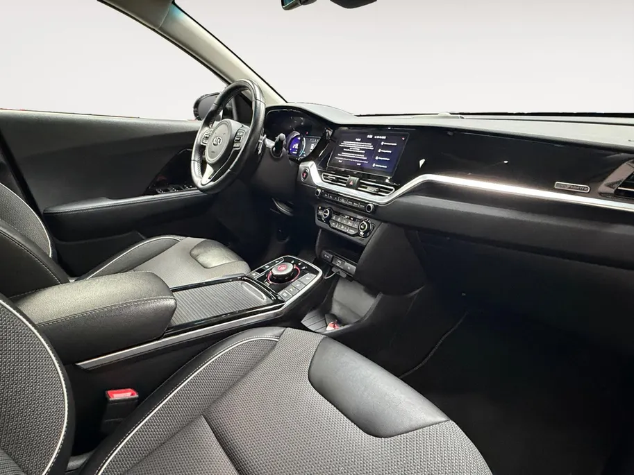Kia e-Niro DynamicPlusLine 64 kWh Dealer onderhouden | Stoel + stuurverwarming | Climate control | 3 Fase laden |