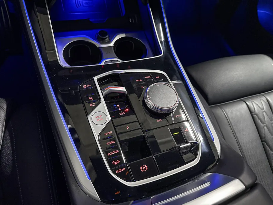 BMW X5 xDrive50e Launch Edition