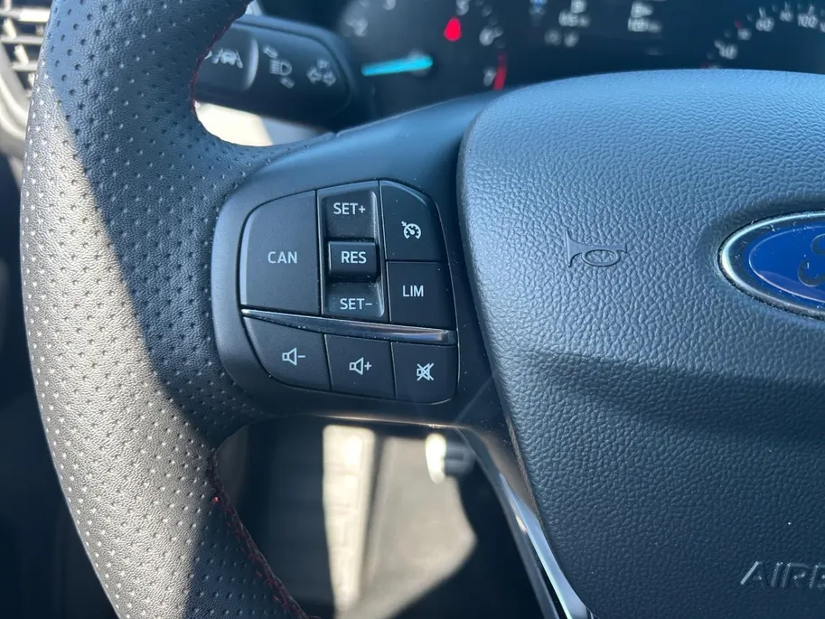 Ford Focus 1.0 EcoBoost Hybrid ST Line Stoel/stuur/voorruitverwarming | Achteruitrijcamera | Apple/Android Carplay | Parkeersensoren |