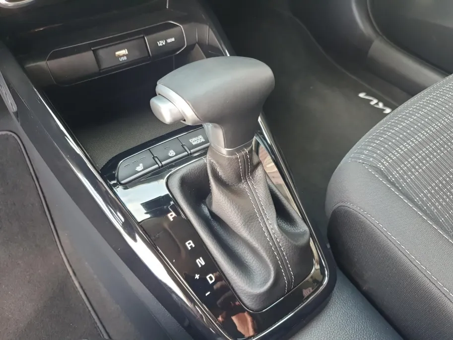 Kia Stonic 1.0 T-GDi MHEV DynamicPlusLine | Stoel en stuurverwarming | Climate control | Navigatie | Camera | Keyless met startknop | Apple Carplay / Android Auto |
