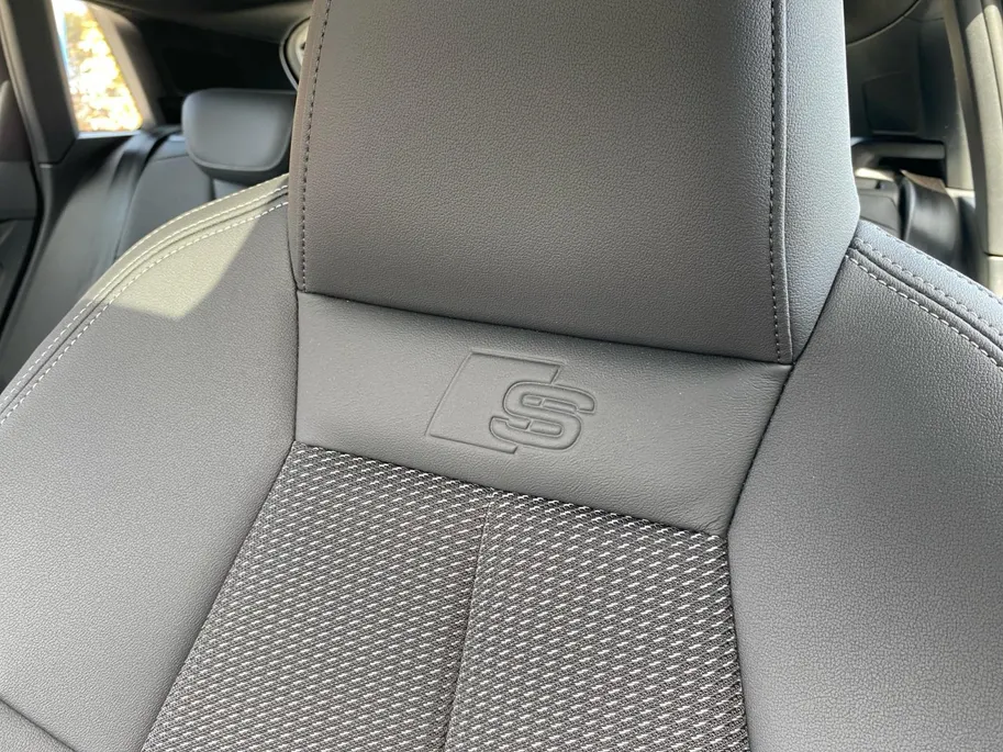Audi A3 Sportback 35 TFSi mild-Hybrid S-Tronic aut. S Edition S Line Sportstoelen | Pano dak | SONOS Sound | Camera | Stoelverwarming | CarPlay | Cruise Control adapt. | Etc.