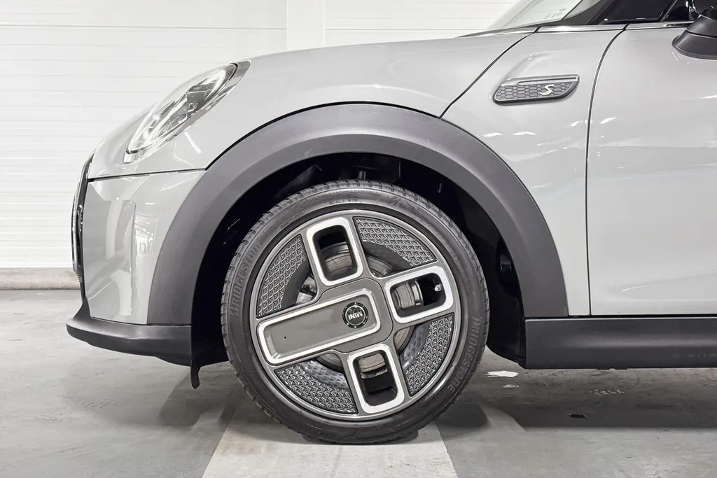 MINI Cooper 3-deurs Electric MINI Yours