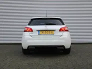 Peugeot 308 1.2 PureTech Allure | Panoramadak | 17” LM | Parkeersensor v+a | Navi | Cruise | Clima | Apple CarPlay/Android Auto |