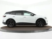 Volkswagen ID.4 Limited Edition 58 kWh accu 190 PK · Achteruitrijcamera · Draadloze telefoonlader · Trekhaak, elektrisch uitklapbaar · Voorraad OUTLET · Prijs is inclusief inruilpremie ·