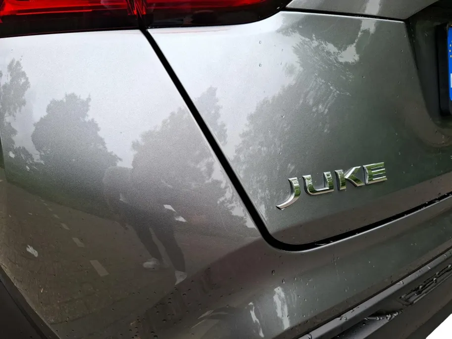 Nissan Juke 1.0 DIG-T N-Connecta | Licht metalen velgen| Metallic lak| Parkeersensoren voor en achter| Navi icm Apple/Android auto | 1ste eigenaar | Lage kilometerstand