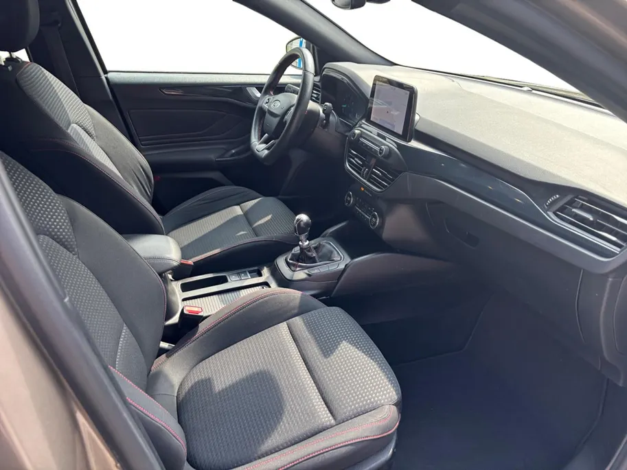 Ford Focus 1.0 EcoBoost ST Line Business 125PK | Winter Pack | Comfort Pack | Privacy Glass | Climate Control | Keyless Entry