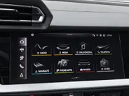 Audi A3 Sportback 40 TFSI e S edition 204 PK · Assistentiepakket rijden en parkeren plus · Optiekpakket zwart plus · Lichtpakket plus ambient light · MEGA Sale