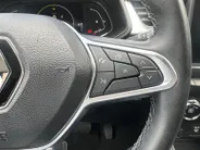 Renault Captur 1.6 E-Tech Hybrid 145 Intens | Automaat | Apple Carplay & Android Auto | Camera | Parkeersensoren | LMV | Cruise & Climate Control | 12 Maanden BOVAG Garantie