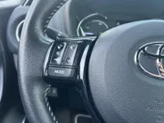 Toyota Yaris 1.5 Hybrid Bi-Tone |Automaat|climate controle| dakspoiler| extra getint glas| 12 maanden Bovag Garantie|